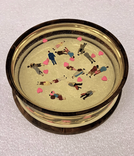 Platter with red rim and blue center