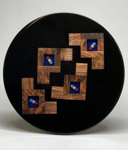 Platter with red rim and blue center