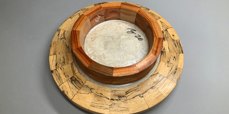 Bottom of platter with shell rim