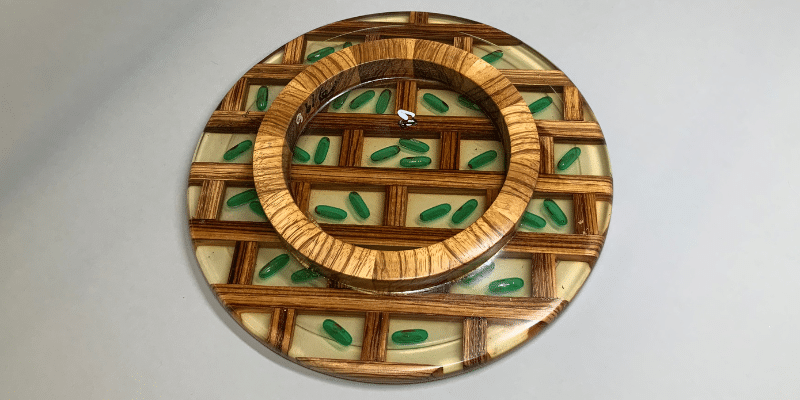 Bottom of platter with shell rim