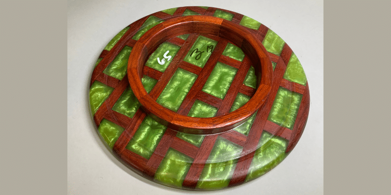 Bottom of platter with shell rim