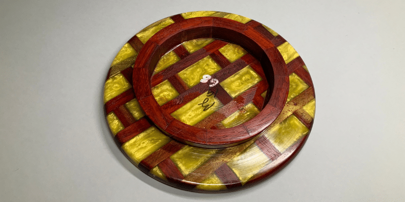 Bottom of platter with shell rim