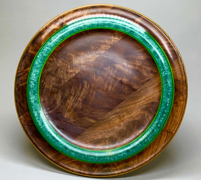 Platter with shell rim