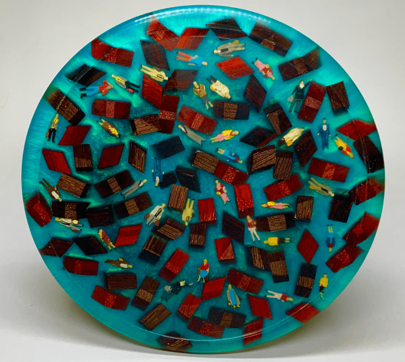 Platter with shell rim